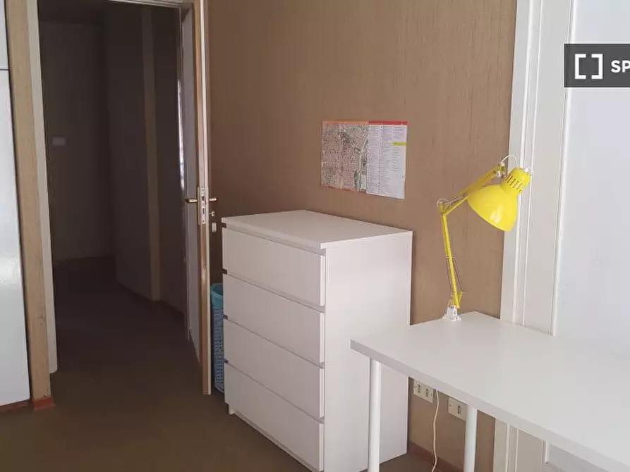 Immagine 2 di Camera condivisa in affitto  in Via Federico Paolini a Torino