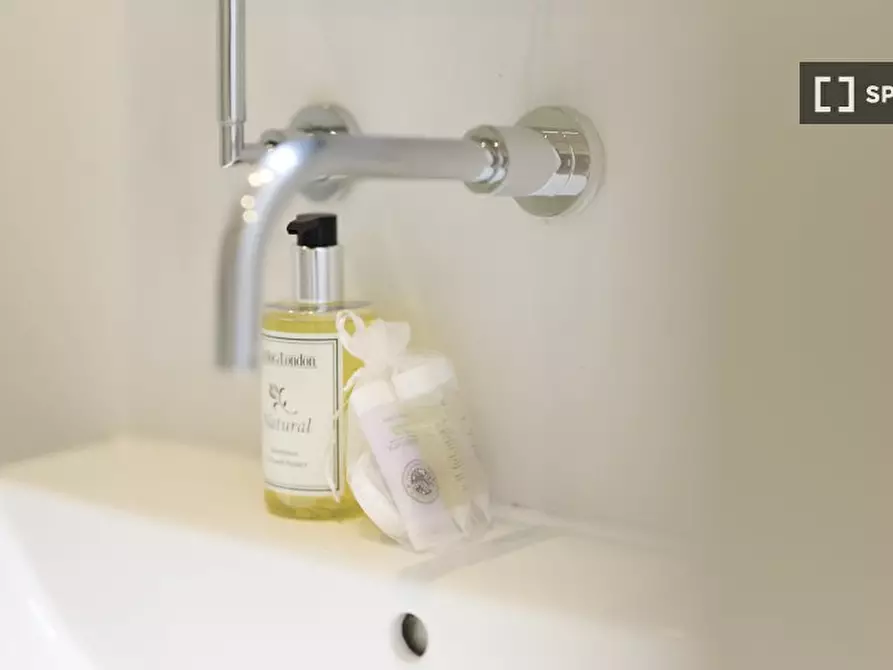 Immagine 6 di Appartamento in affitto  in Queensberry Place a Kensington