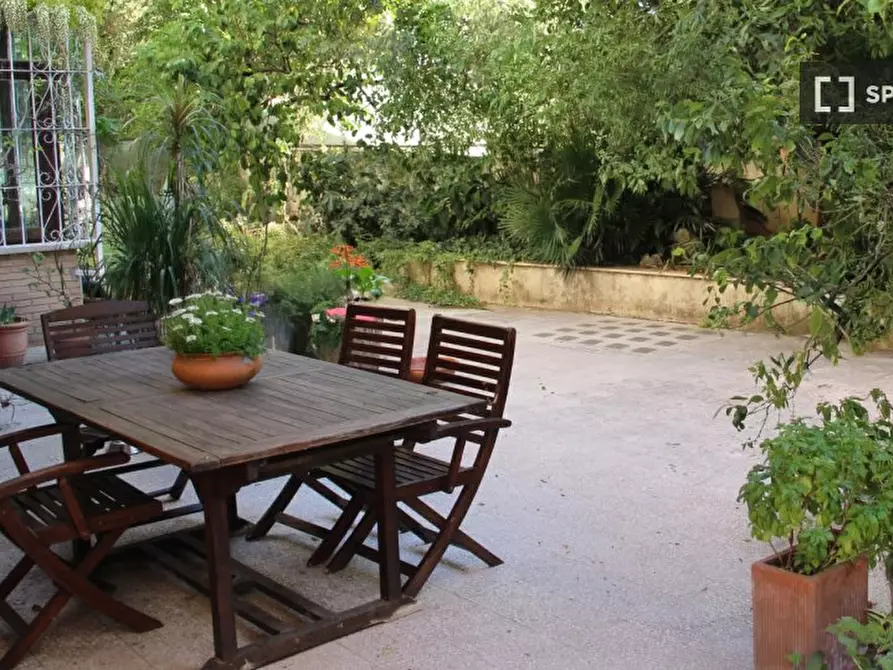 Immagine 5 di Camera condivisa in affitto  in Via di S. Calepodio a Roma