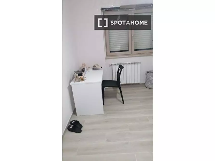 Immagine 6 di Camera condivisa in affitto  in Via Pietro Ceccato a Roma