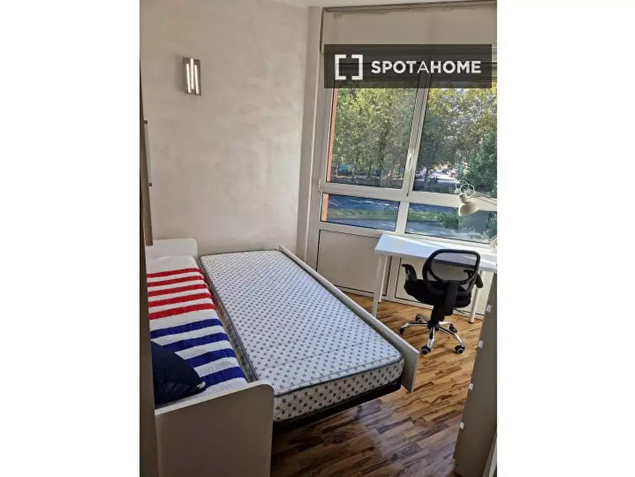 Immagine 2 di Camera condivisa in affitto  in Via Plava a Torino