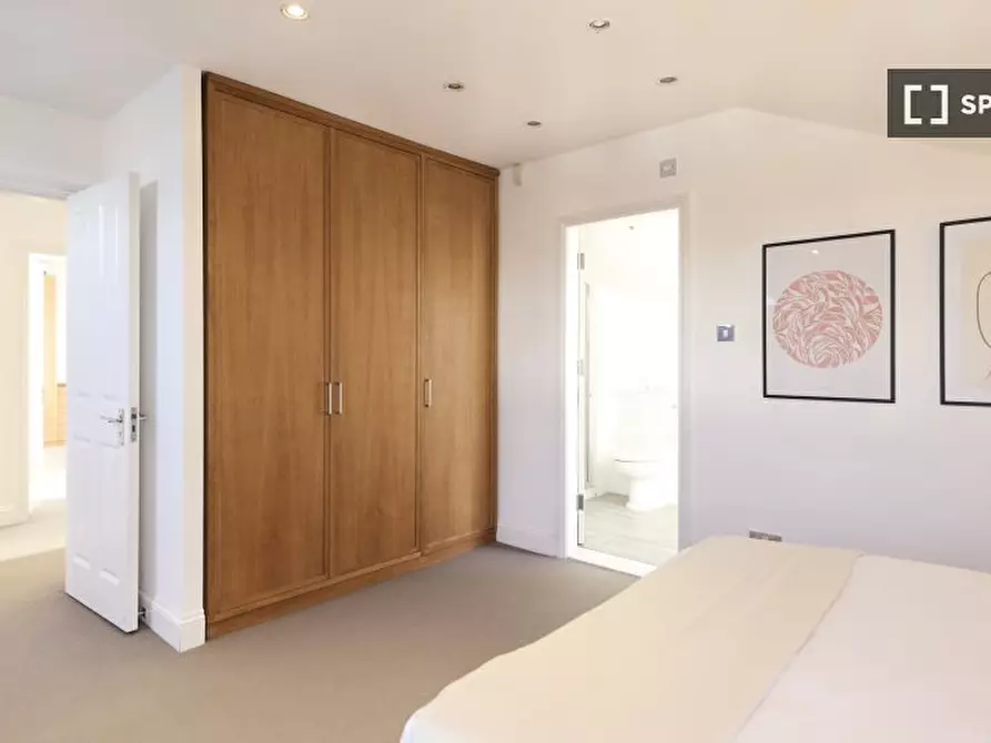 Immagine 2 di Appartamento in affitto  in Rudall Cres a Camden Town