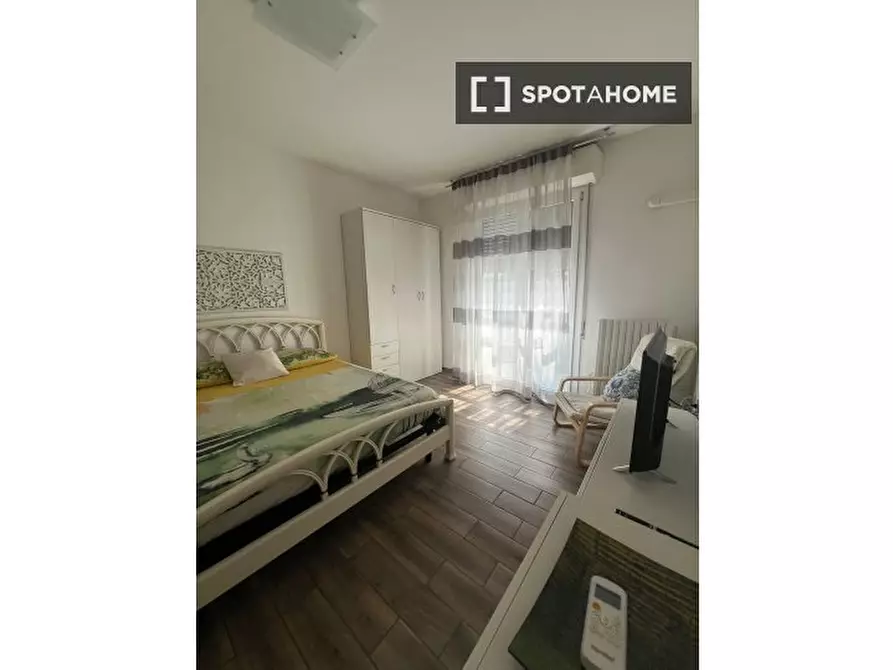 Immagine 3 di Camera condivisa in affitto  in Via dei Salici a Milano