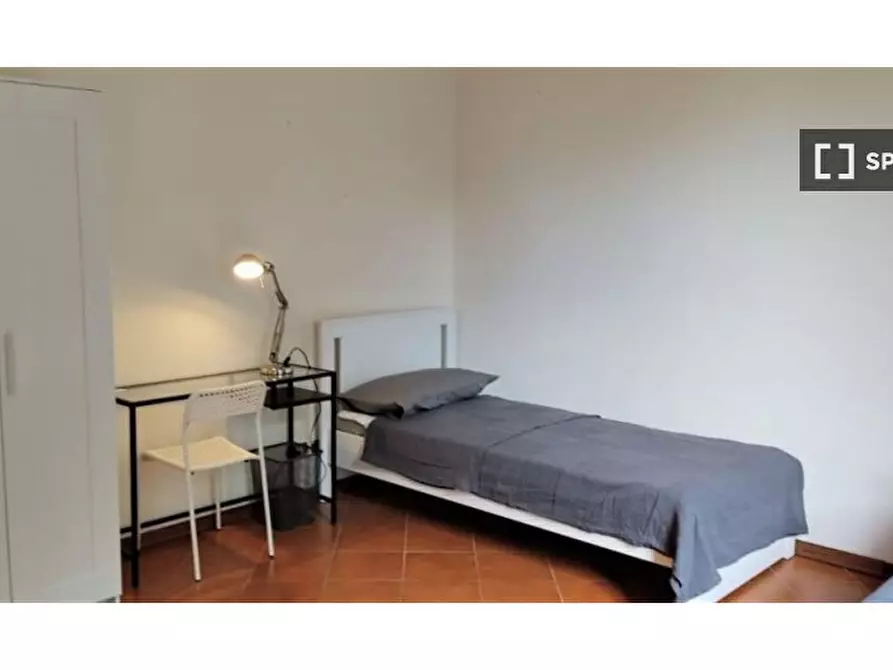 Immagine 2 di Camera condivisa in affitto  in Viale dei Mille a Firenze