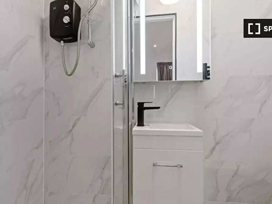 Immagine 14 di Appartamento in affitto  in Flat Devonshire House 577 High Road N17 6SB a Tottenham