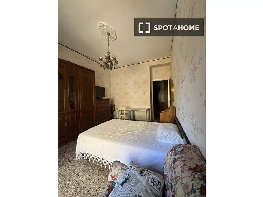 Immagine 12 di Camera condivisa in affitto  in Viale Opita Oppio a Roma
