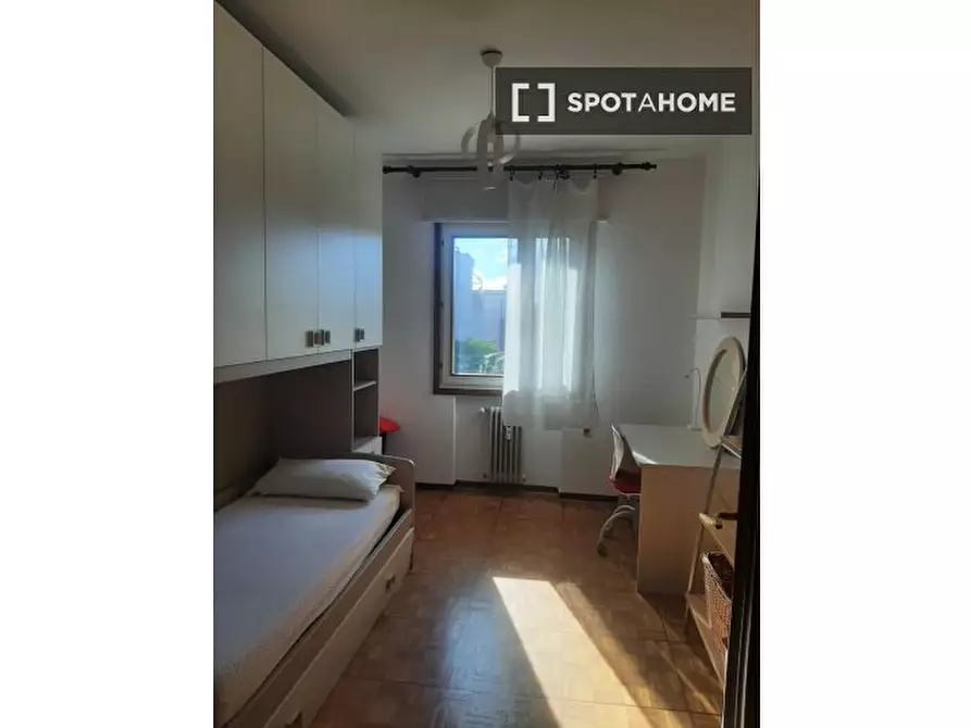 Immagine 2 di Camera condivisa in affitto  in Via Querini a Padova