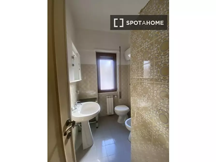 Immagine 5 di Camera condivisa in affitto  in Via Leonardo Fibonacci a Roma