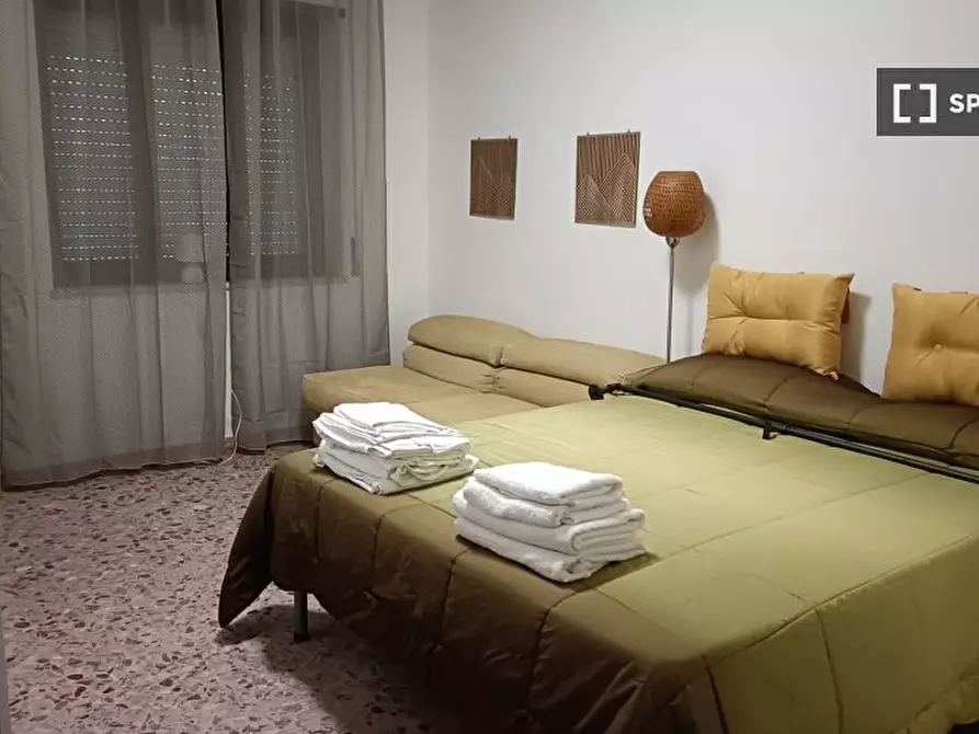 Immagine 13 di Camera condivisa in affitto  in Viale Colli Aminei a Napoli