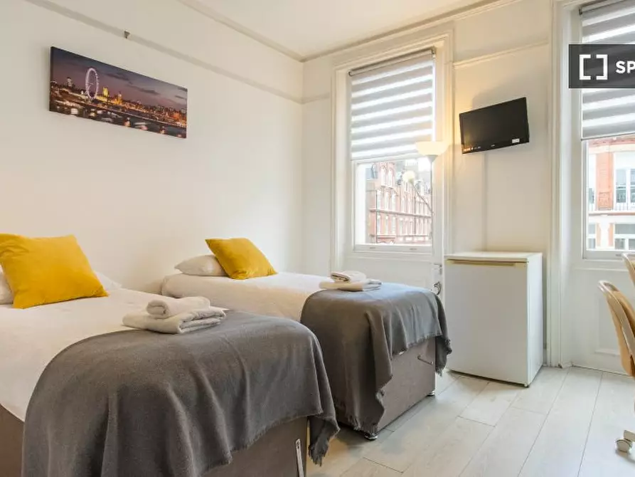 Immagine 3 di Camera condivisa in affitto  in nd Floor Apartment a Kensington