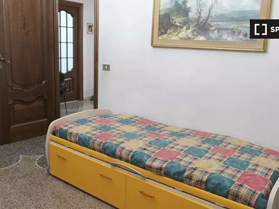 Immagine 1 di Camera condivisa in affitto  in Via Francesco Sivori a Genova