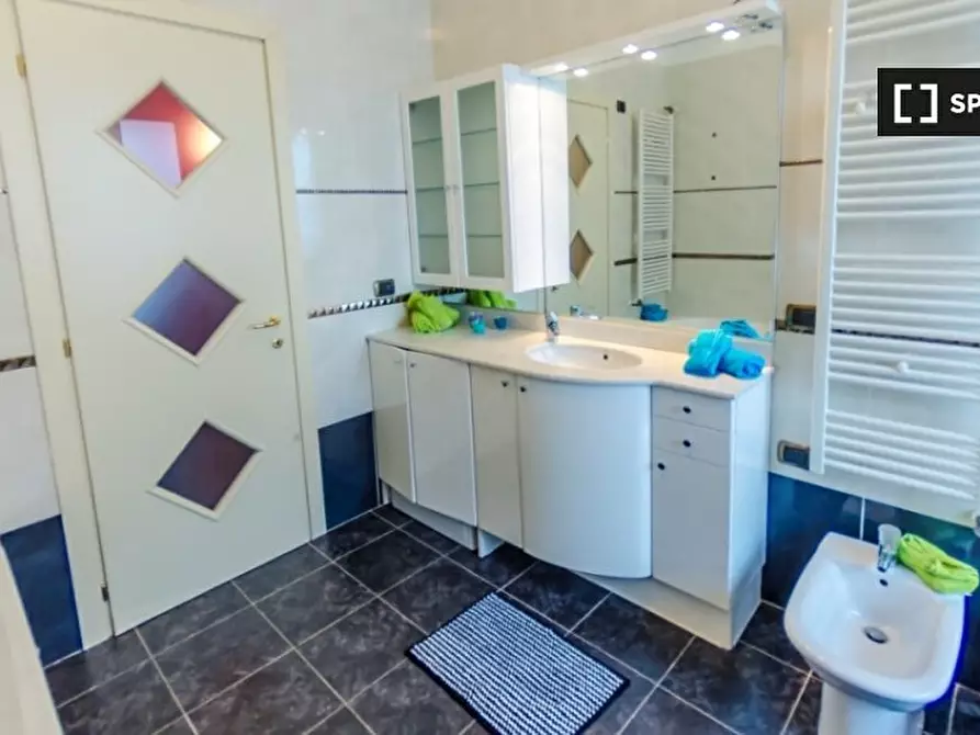 Immagine 17 di Camera condivisa in affitto  in Corso Sebastopoli a Torino