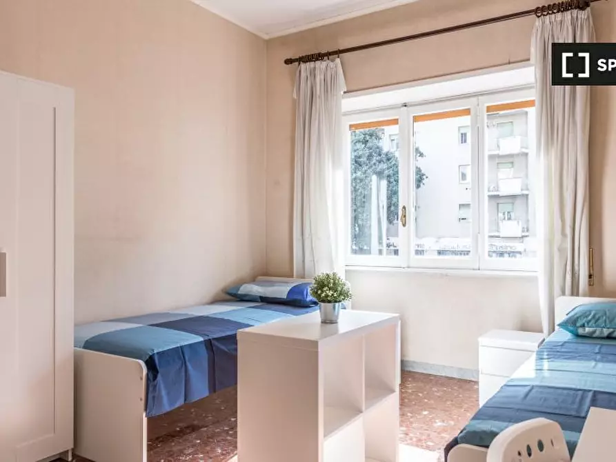 Immagine 4 di Camera condivisa in affitto  in Via Statilio Ottato a Roma