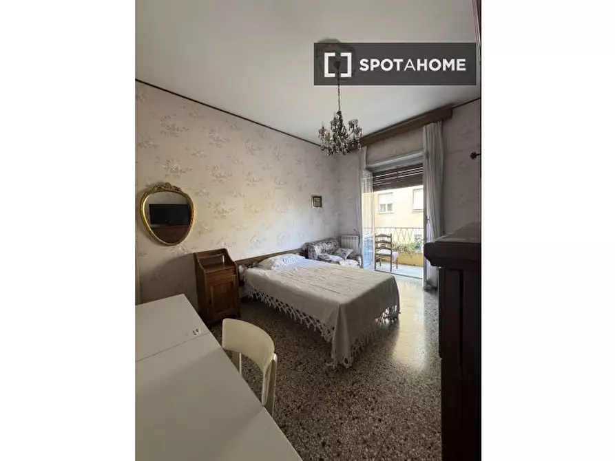 Immagine 11 di Camera condivisa in affitto  in Viale Opita Oppio a Roma