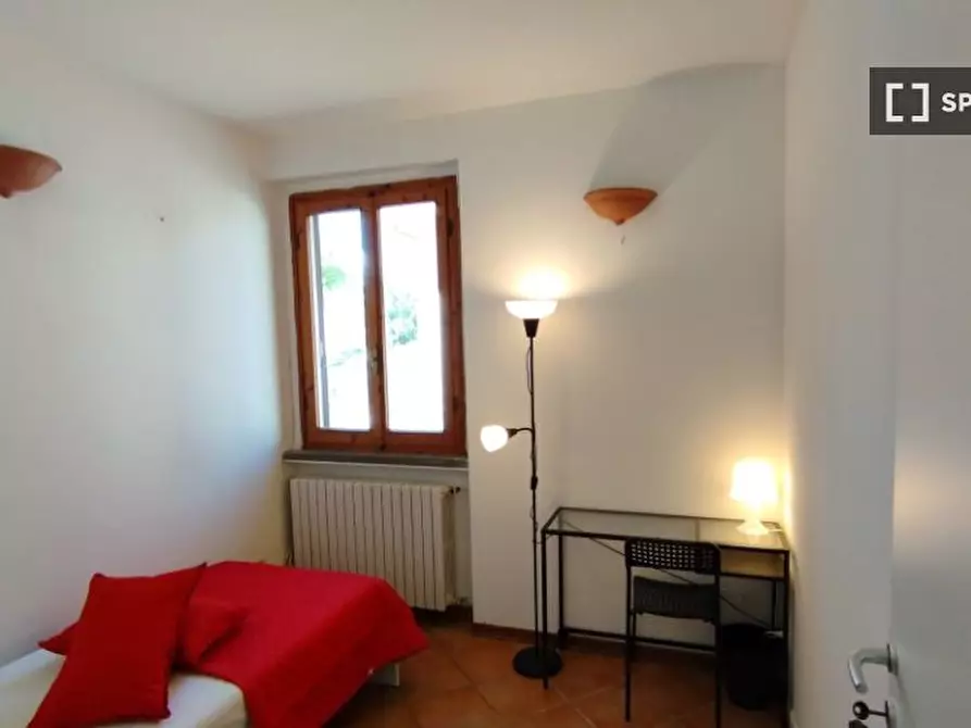 Immagine 1 di Camera condivisa in affitto  in Via Francesco Calzolari a Firenze