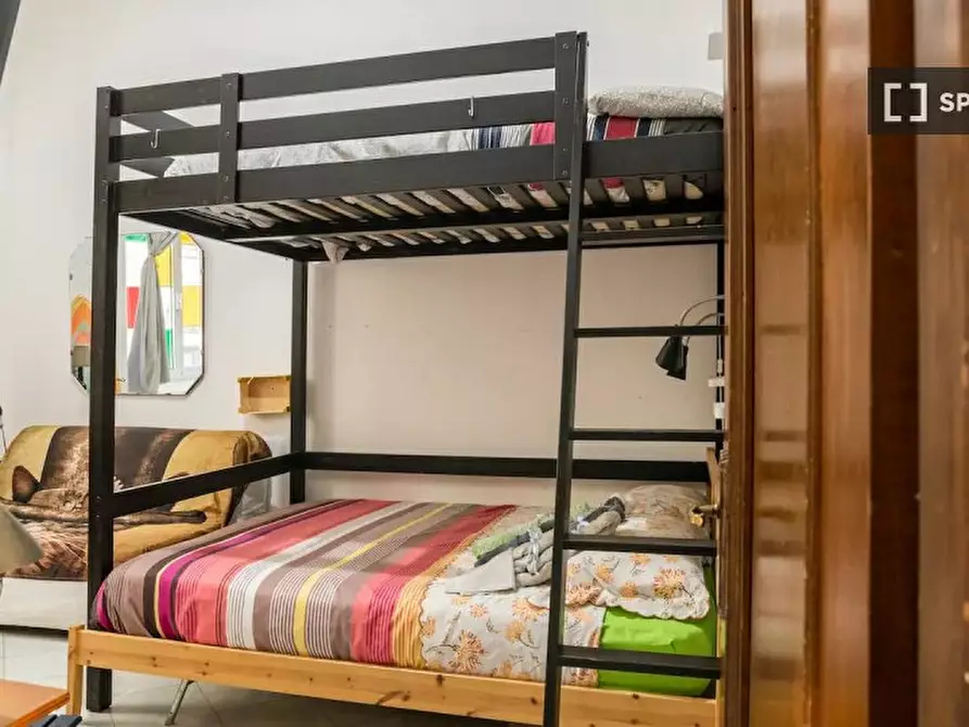 Immagine 5 di Camera condivisa in affitto  in Vico delle Scuole Pie a Genova