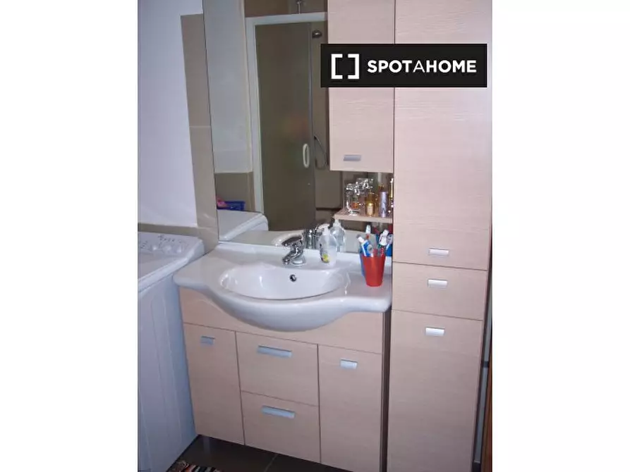 Immagine 15 di Camera condivisa in affitto  in Via di Santa Croce a Genova