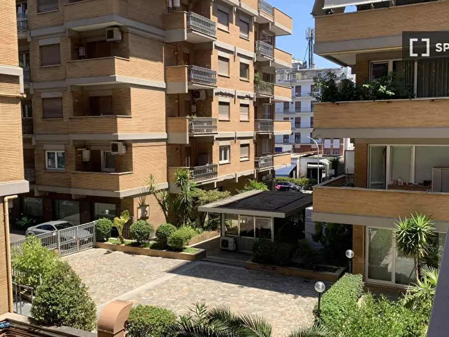 Immagine 12 di Appartamento in affitto  in Via Gualtiero Serafino a Roma
