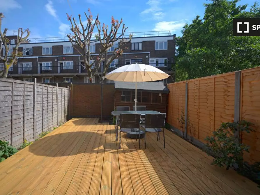 Immagine 2 di Camera condivisa in affitto  in Smythe St a Poplar