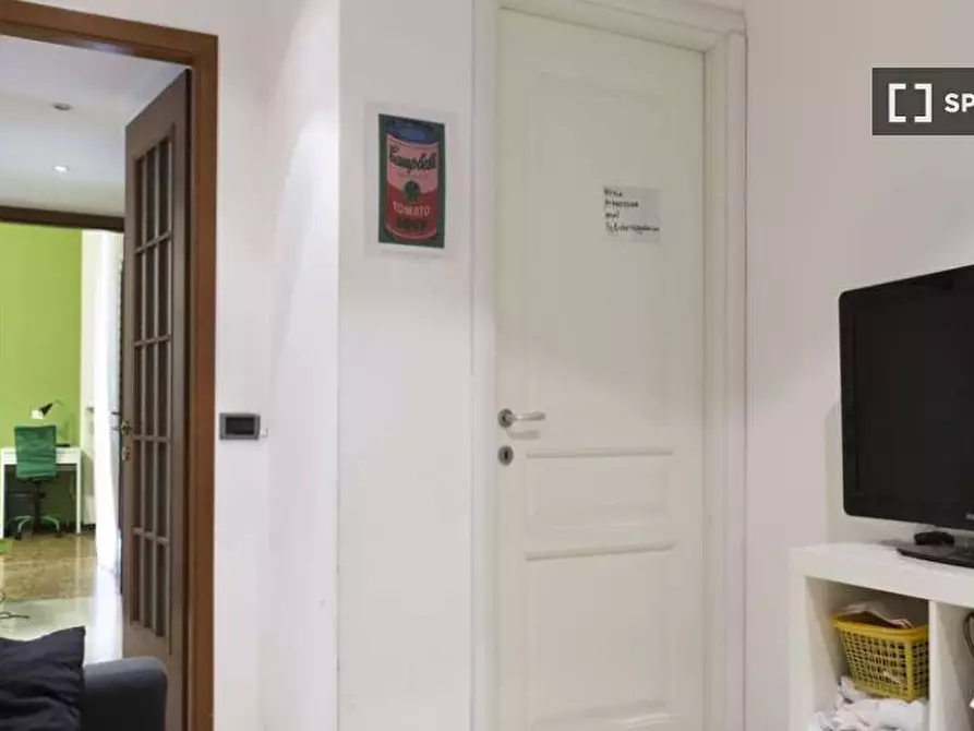 Immagine 3 di Camera condivisa in affitto  in Via Alzaia Naviglio Pavese a Milano