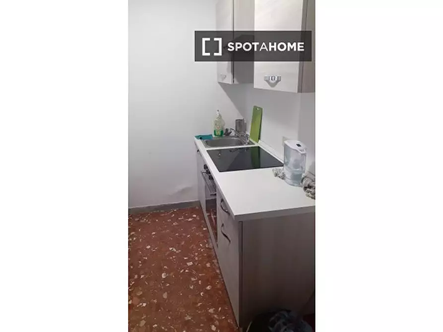 Immagine 1 di Camera condivisa in affitto  in Via Cornelio Magni a Roma
