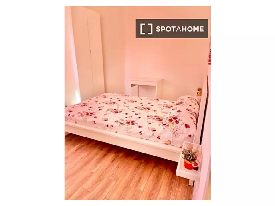 Immagine 2 di Camera condivisa in affitto  in Via dei Salici a Milano