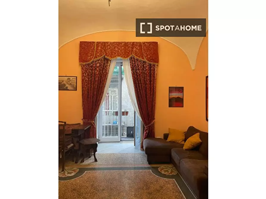 Immagine 18 di Camera condivisa in affitto  in Vico Latilla a Napoli