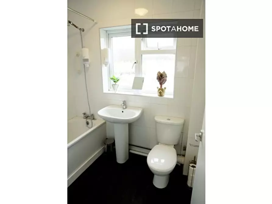 Immagine 7 di Appartamento in affitto  in Percy Ave a Staines