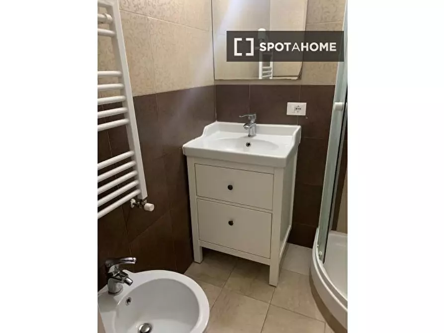 Immagine 15 di Camera condivisa in affitto  in Via Agrigento a Roma