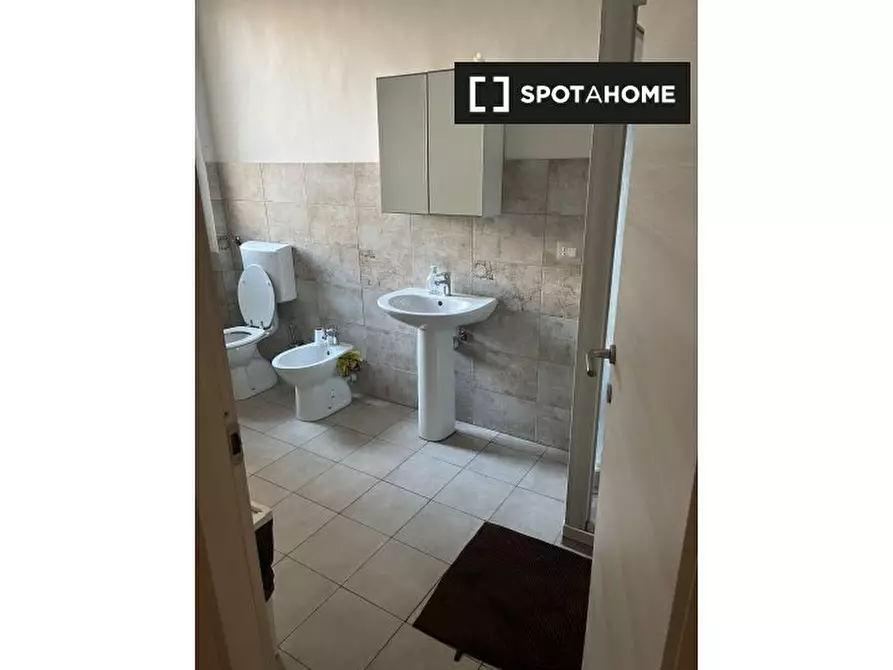 Immagine 10 di Camera condivisa in affitto  in Piazza Tancredi Galimberti a Torino