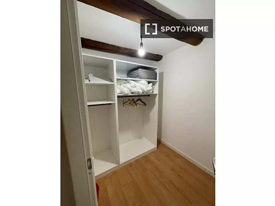 Immagine 8 di Camera condivisa in affitto  in P.za Dante a Napoli