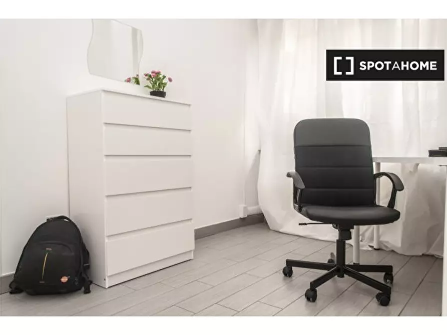 Immagine 4 di Camera condivisa in affitto  in Via Romolo Gessi a Torino