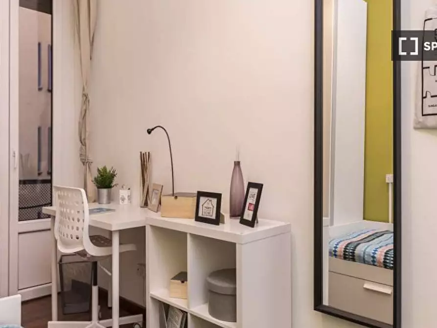 Immagine 2 di Camera condivisa in affitto  in Via Giulio Tarra a Milano