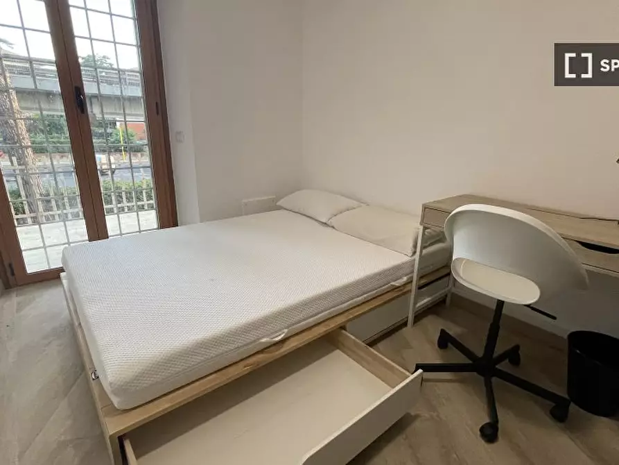 Immagine 3 di Camera condivisa in affitto  in Via Casilina a Roma