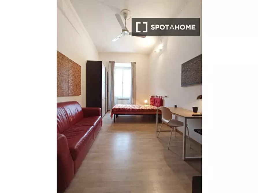 Immagine 3 di Camera condivisa in affitto  in Via Angelo Poliziano a Roma