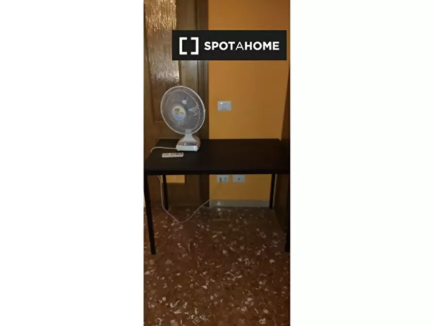 Immagine 4 di Camera condivisa in affitto  in Via Altavilla Irpina a Roma