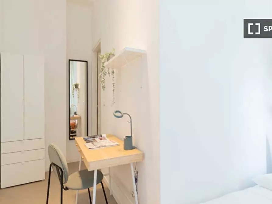 Immagine 2 di Camera condivisa in affitto  in Via della Moscova a Milano