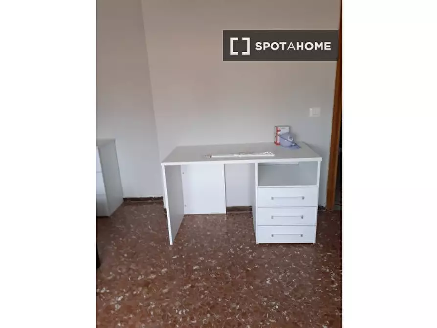 Immagine 1 di Camera condivisa in affitto  in Viale Alessandrino a Roma