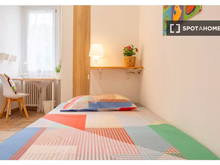 Immagine 2 di Camera condivisa in affitto  in Via Alessandro Litta Modignani a Milano