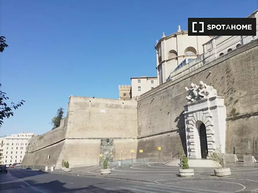 Immagine 19 di Camera condivisa in affitto  in Via Aurelia a Roma