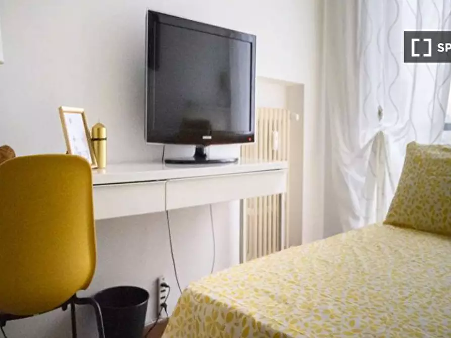 Immagine 3 di Camera condivisa in affitto  in Via Ippodromo Milan a Milano