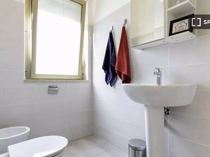 Immagine 5 di Camera condivisa in affitto  in Via Fiume delle Perle a Roma