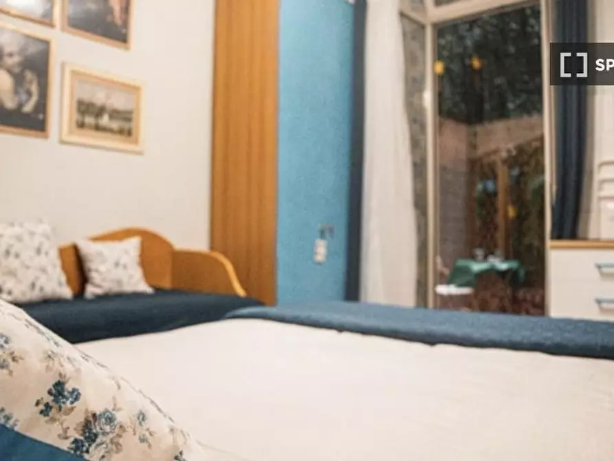 Immagine 15 di Camera condivisa in affitto  in Via Salvator Rosa a Napoli