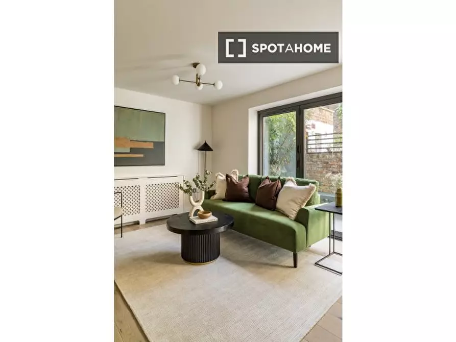 Immagine 10 di Appartamento in affitto  in Basing Street a Kensington