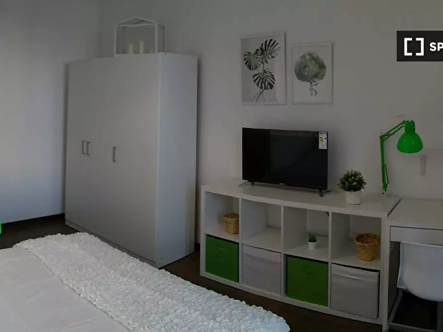 Immagine 2 di Camera condivisa in affitto  in Via Carlo Valvassori Peroni a Milano