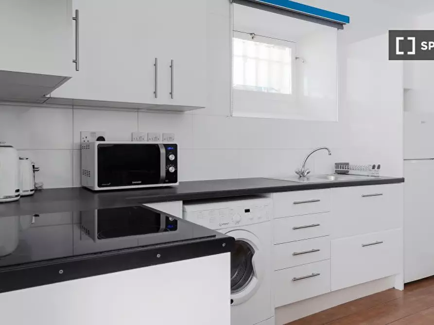 Immagine 4 di Appartamento in affitto  in Lower Ground a Kensington