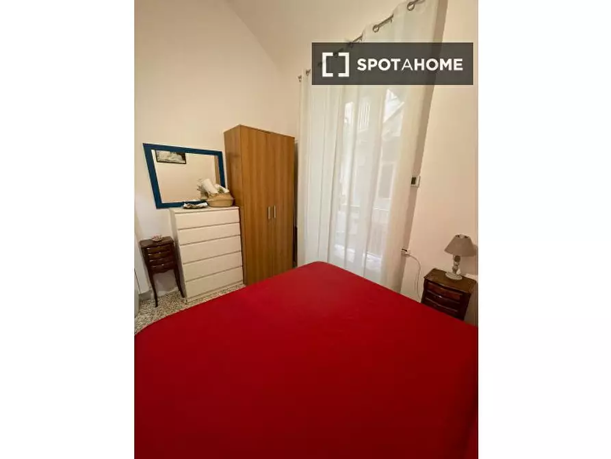 Immagine 2 di Camera condivisa in affitto  in Vico Latilla a Napoli