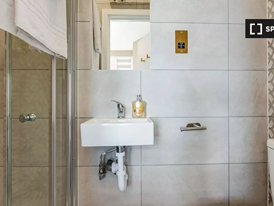 Immagine 2 di Ufficio in affitto  in High Rd a Tottenham