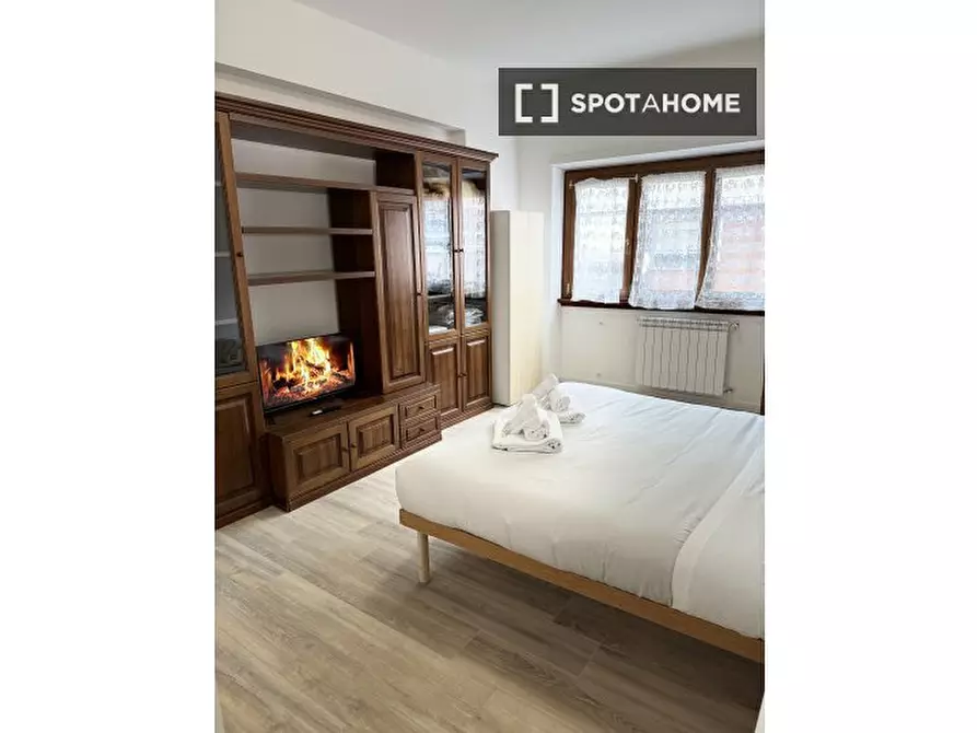 Immagine 1 di Camera condivisa in affitto  in Via Cerreto di Spoleto a Roma