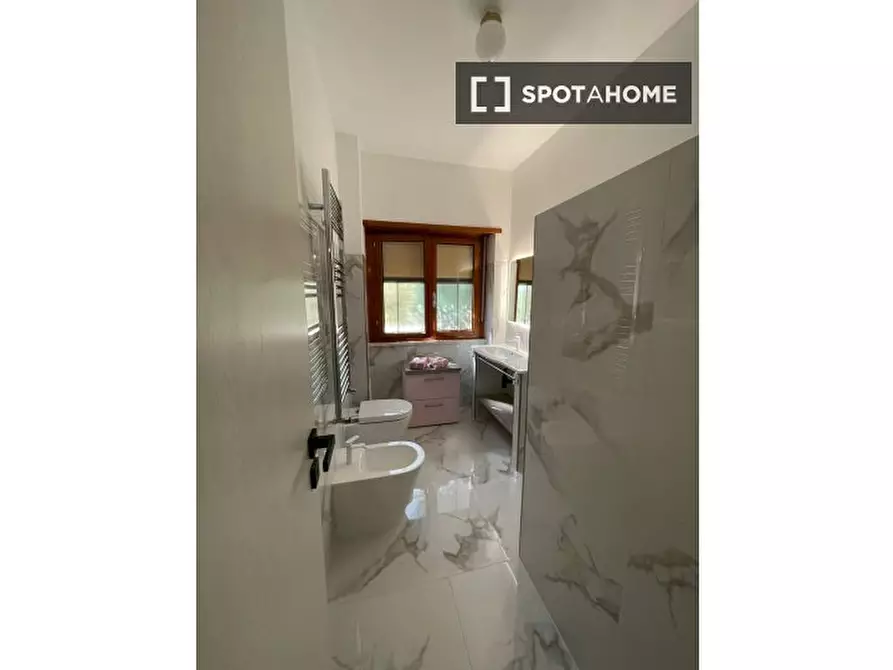 Immagine 13 di Camera condivisa in affitto  in Via Nomentana a Roma